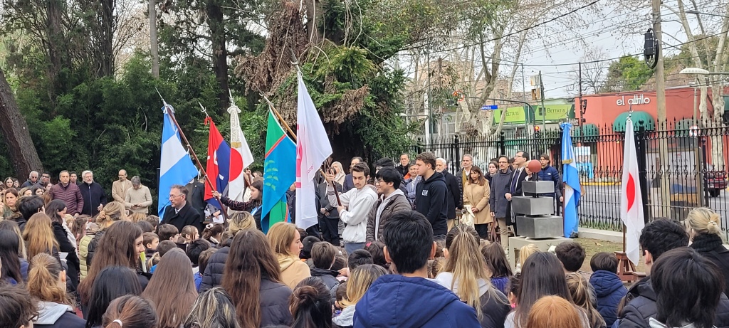 Colegio Marín. Banderas Japonesa Argentina Bandera de la Paz de Nicolás Roerich